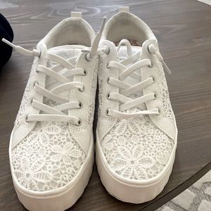 Roxy crochet tennis shoes